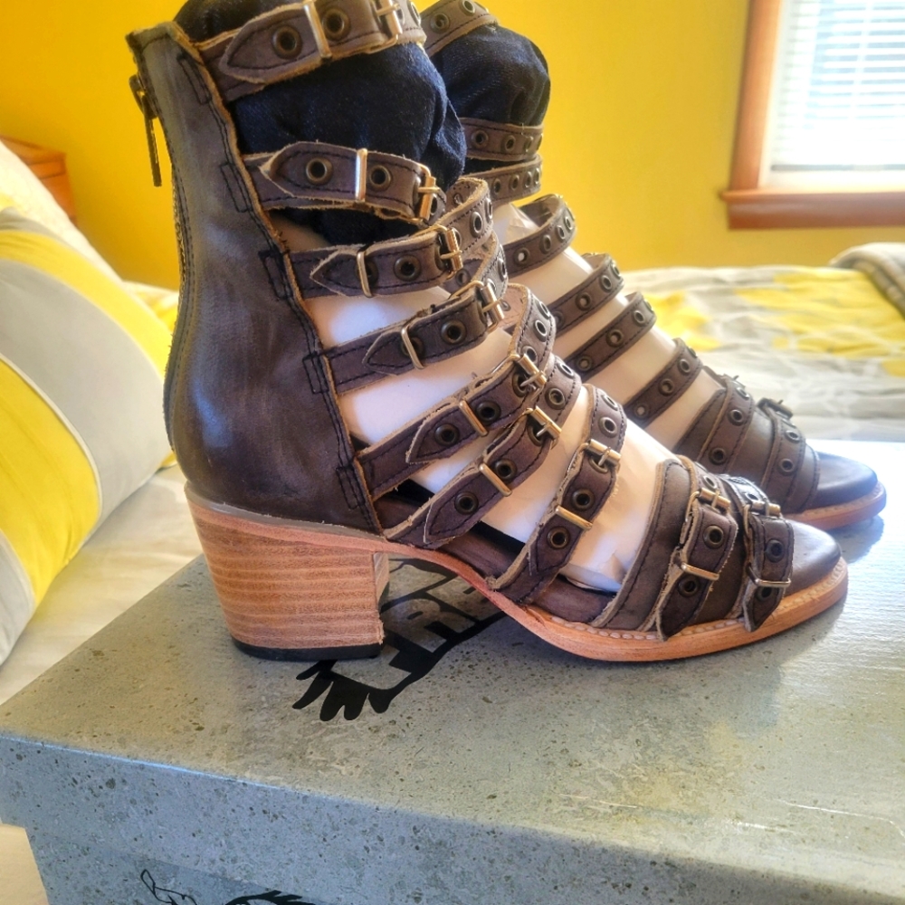 Freebird Casandra sandal size 8
